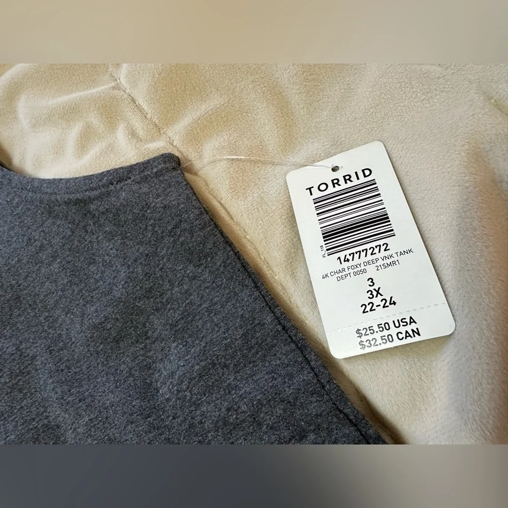 🩶Torrid Gray Foxy V-Neck Tank Top - Picture 3 of 14